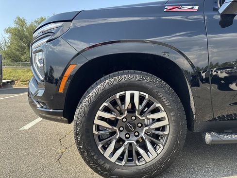 Used 2026 Chevrolet Tahoe Z71 w/ Z71 Off-Road Package AWD/4WD image 39