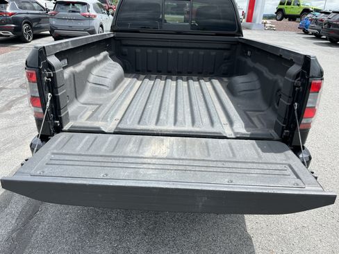 Used 2022 Nissan Frontier SV AWD/4WD image 7