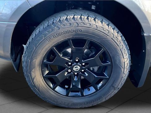 Used 2021 Nissan Frontier SV w/ Midnight Edition Floor Mats AWD/4WD image 11