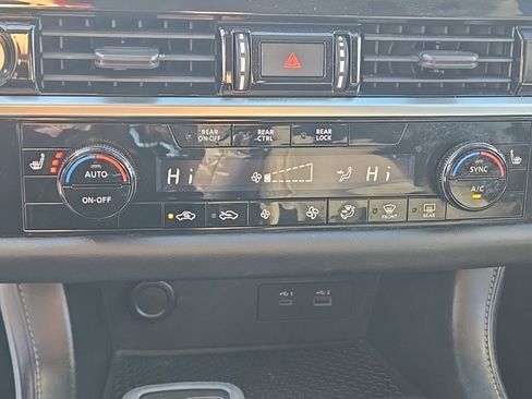 Used 2022 Nissan Pathfinder SV w/ SV Black Package image 20