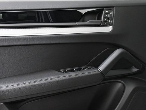 Used 2025 Porsche Cayenne Coupe image 6