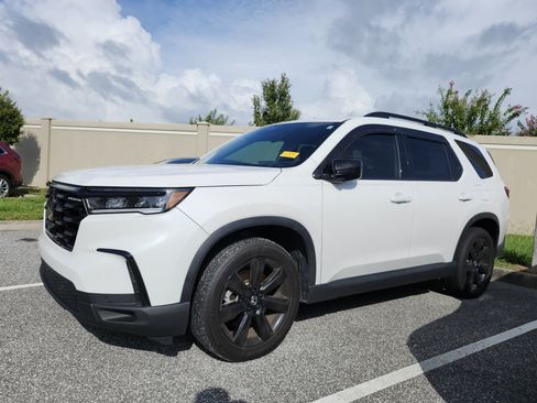 Used 2025 Honda Pilot Black Edition image 10