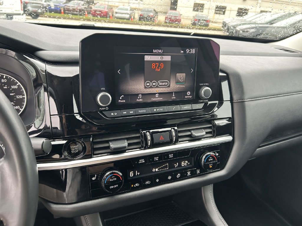 Used 2025 Nissan Pathfinder SV AWD/4WD image 23