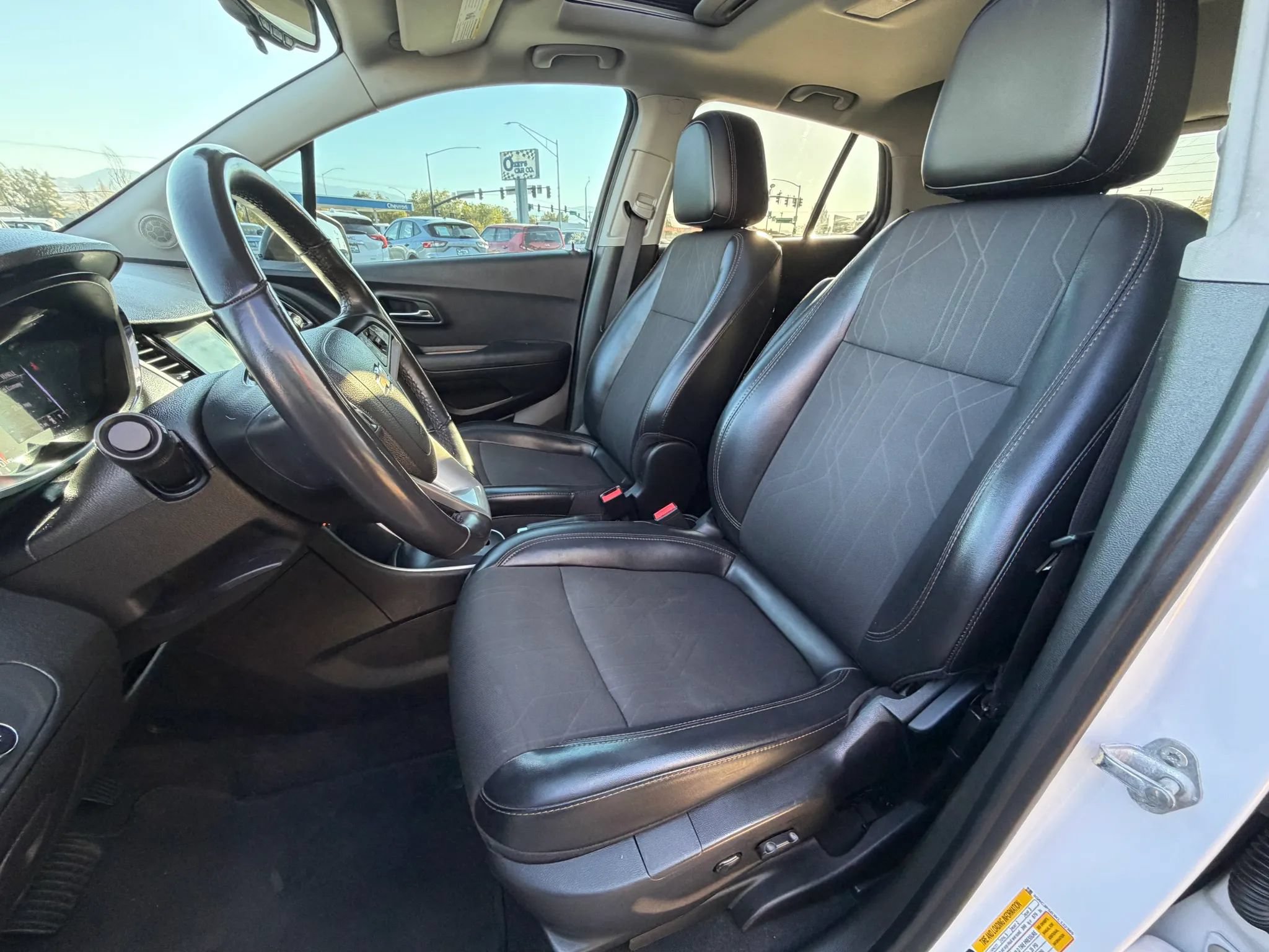 Used 2019 Chevrolet Trax LT w/ Sun & Sound Package AWD/4WD image 10