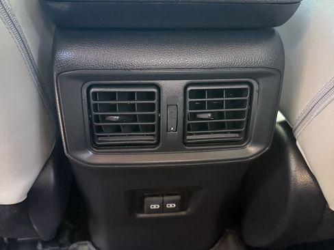 Used 2022 Toyota RAV4 XLE Premium image 16