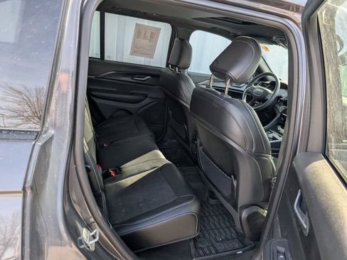 Used 2023 Jeep Grand Cherokee Altitude image 18