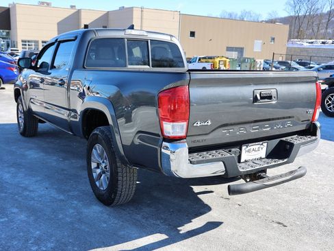 Used 2017 Toyota Tacoma SR5 w/ Tow Package image 5