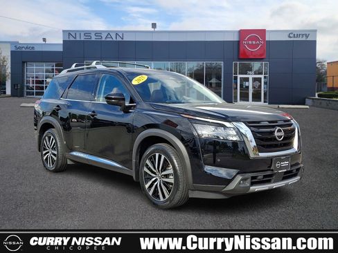 Used 2025 Nissan Pathfinder Platinum AWD/4WD image 1