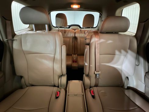 Used 2013 Toyota Highlander Limited AWD/4WD image 23