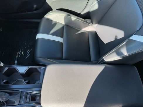 Used 2025 Toyota Camry SE image 14