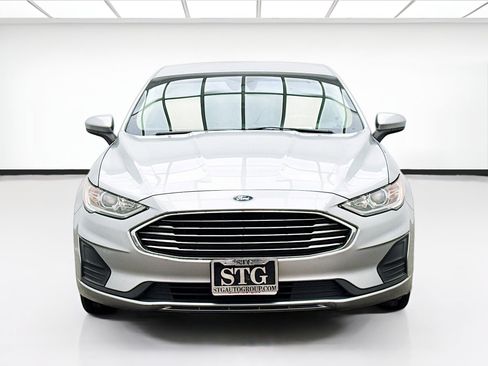 Used 2020 Ford Fusion SE image 2