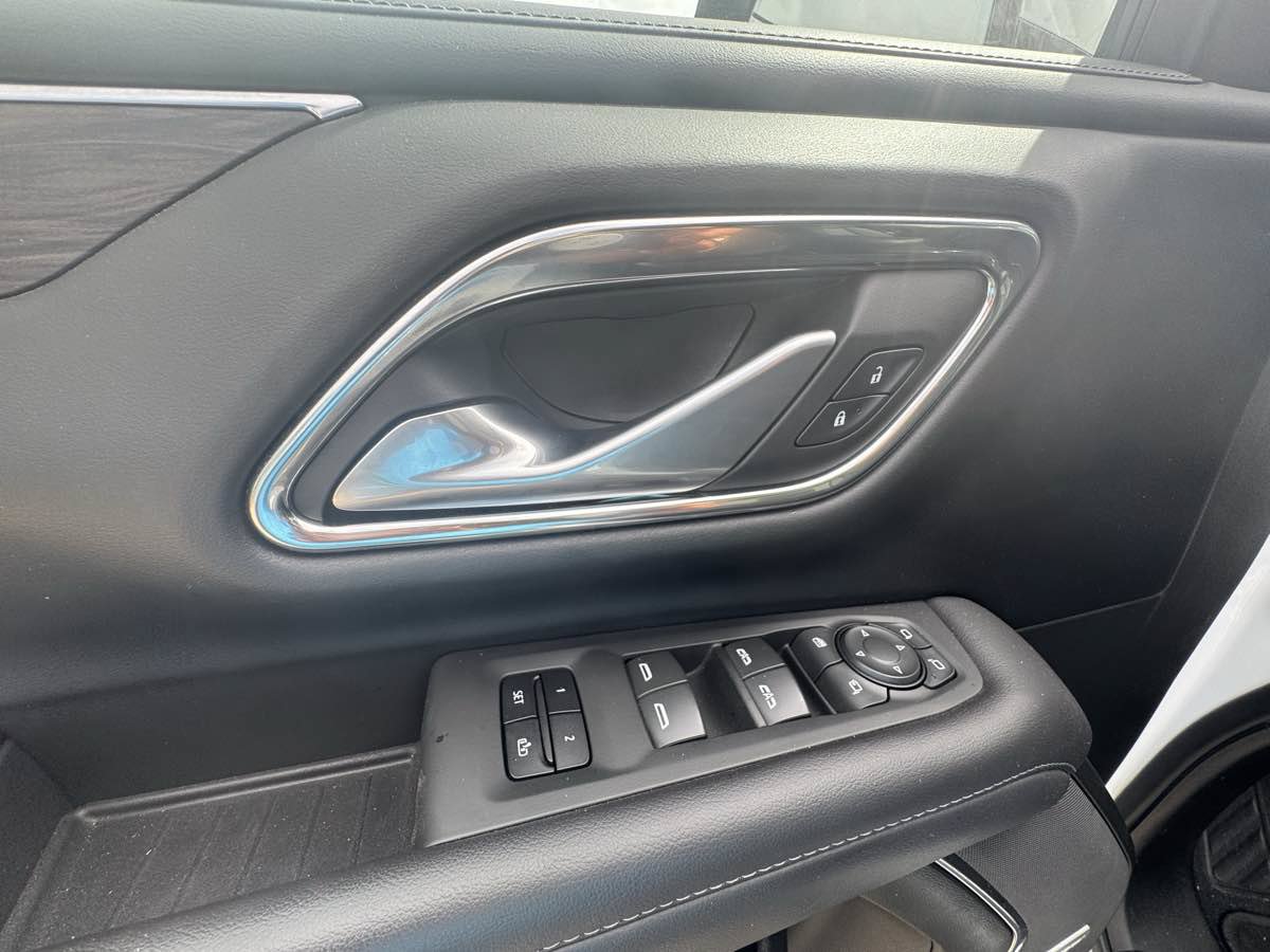 Used 2022 Chevrolet Tahoe Z71 w/ Luxury Package AWD/4WD image 14