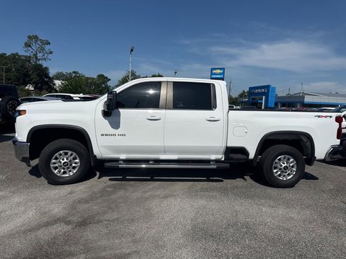 Used 2023 Chevrolet Silverado 2500 LT image 2