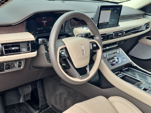 Used 2024 Lincoln Aviator Reserve w/ Equipment Group 201A AWD/4WD image 11