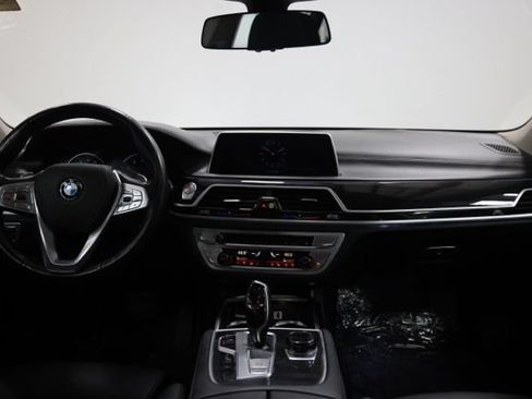 Used 2017 BMW 740i xDrive AWD/4WD image 34