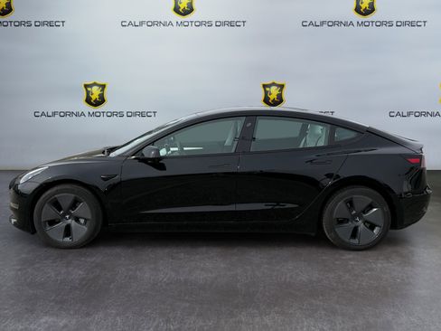 Used 2023 Tesla Model 3 Standard Range image 2