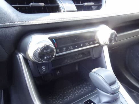 Used 2025 Toyota RAV4 XLE AWD/4WD image 15