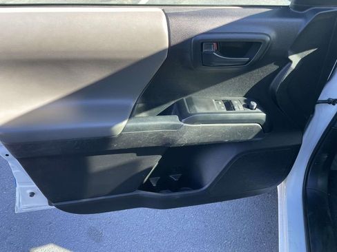 Used 2022 Toyota Tacoma SR image 27