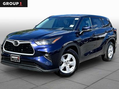 Used 2022 Toyota Highlander LE