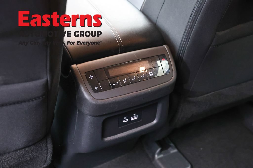 Used 2024 Nissan Pathfinder SV AWD/4WD image 24