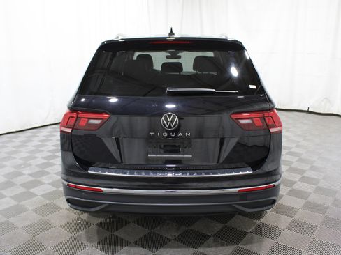 Used 2024 Volkswagen Tiguan SE image 35