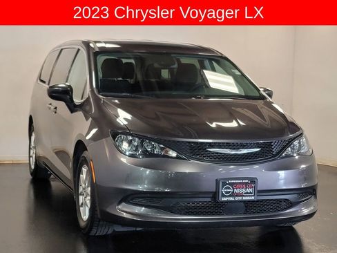Used 2023 Chrysler Voyager LX FWD image 2