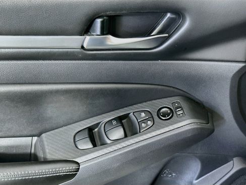 Used 2022 Nissan Altima 2.5 SV FWD image 15