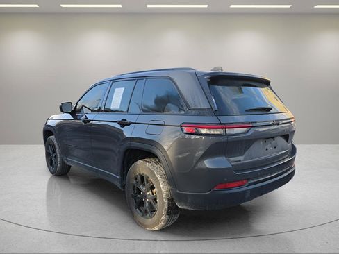 Used 2024 Jeep Grand Cherokee Altitude image 8