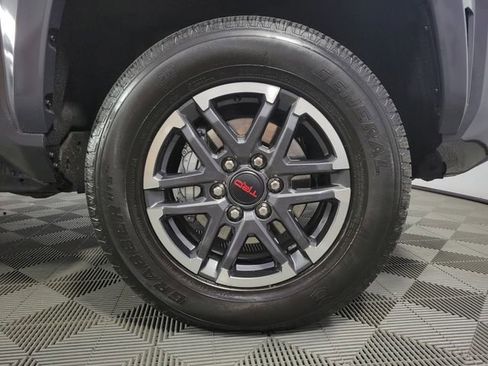 Used 2025 Toyota Tacoma TRD Sport image 15