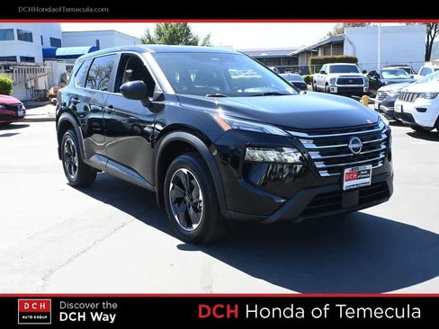 Used 2024 Nissan Rogue SV image 3