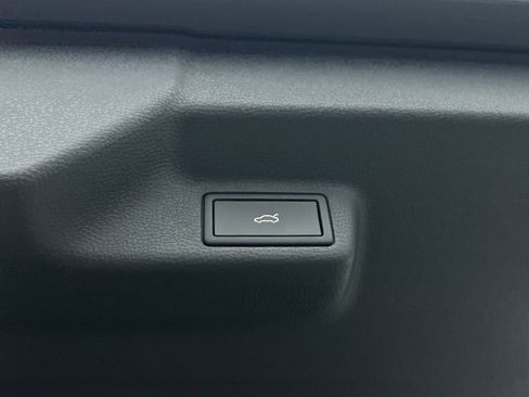 New 2025 Volkswagen ID. Buzz 1st Edition image 16