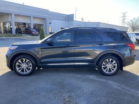 Used 2022 Ford Explorer XLT w/ Equipment Group 202A image 9