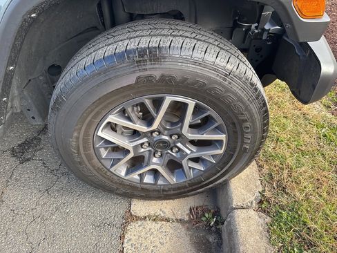 Used 2024 Jeep Wrangler Sahara w/ Technology Group image 5