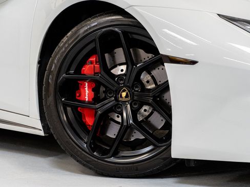 Used 2017 Lamborghini Huracan LP 580-2 image 2