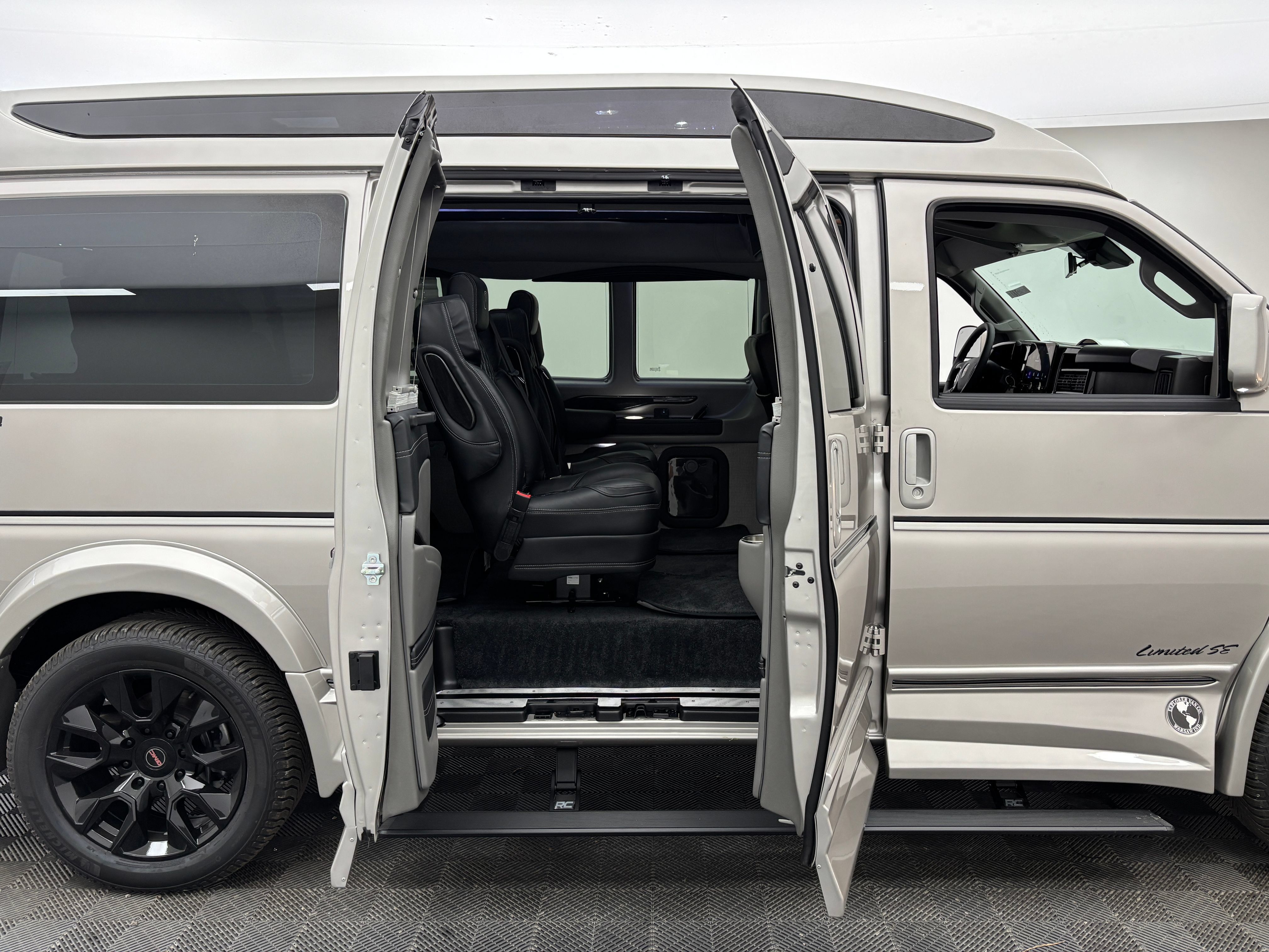 New 2026 GMC Savana 2500 w/ Driver Convenience Package RWD image 7