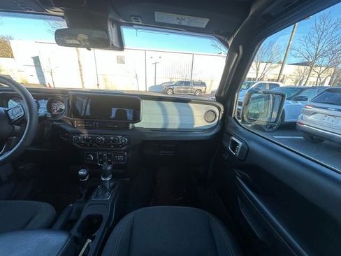 Used 2024 Jeep Gladiator Sport image 28