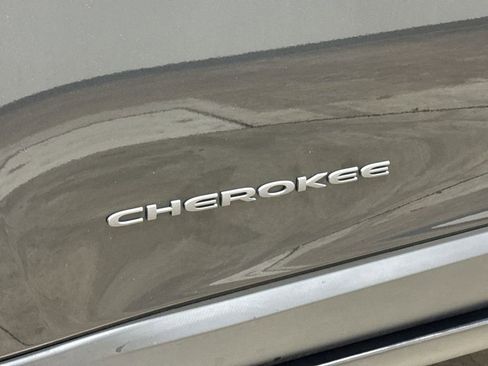 Used 2016 Jeep Cherokee Trailhawk image 26