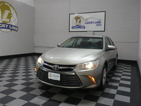 Used 2017 Toyota Camry LE FWD image 4