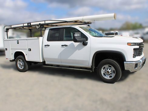 Used 2024 Chevrolet Silverado 2500 W/T w/ WT Convenience Package image 2