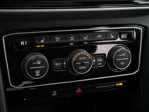 Certified 2022 Volkswagen Atlas SEL R-Line image 23