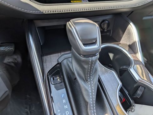 Used 2023 Toyota Highlander Limited image 24