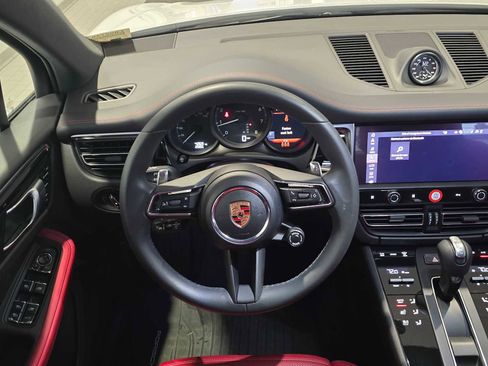 Used 2025 Porsche Macan image 22