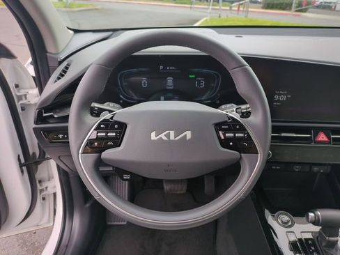 Certified 2025 Kia Niro EX FWD image 17