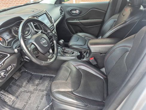 Used 2019 Jeep Cherokee Trailhawk AWD/4WD image 10