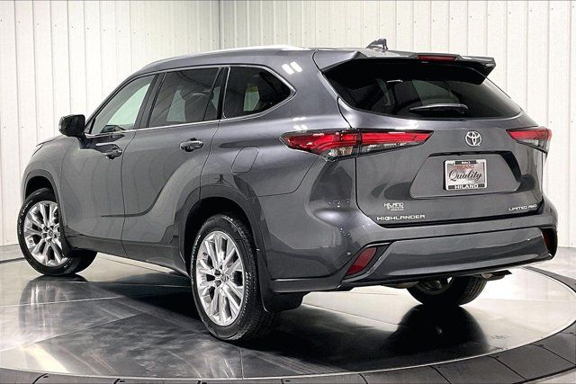 Used 2023 Toyota Highlander Limited AWD/4WD image 12