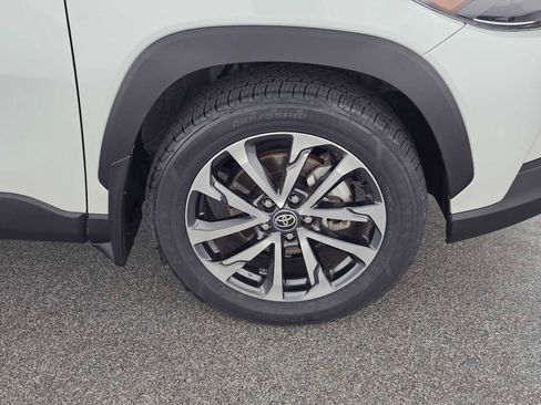Used 2023 Toyota Corolla Cross XLE image 9