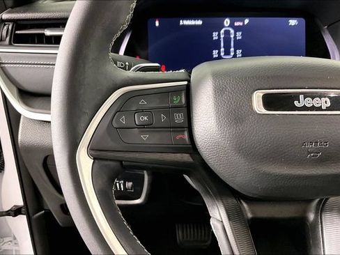 Used 2023 Jeep Grand Cherokee L Laredo RWD image 10