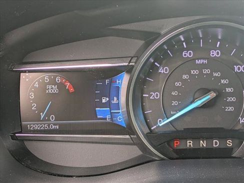 Used 2017 Ford Explorer Limited w/ Equipment Group 301A FWD image 9