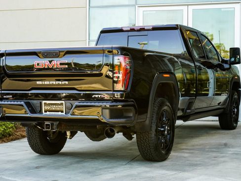 Used 2024 GMC Sierra 2500 AT4 w/ AT4 Premium Plus Package AWD/4WD image 13
