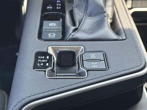 Used 2024 Lexus GX 550 AWD/4WD image 16